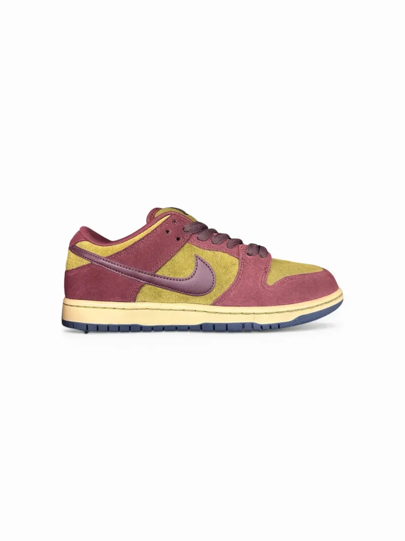 NIKE SB DUNK LOW PRO